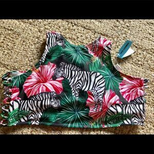 Cute NWT swimsuit top by Cupsay in junior XXL